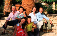 Три поколения семьи - Giacomo Rallo и его жена Gabriella, их дети Antonio и José, внуки Gabriella и Ferdinando, фото A.Pakula